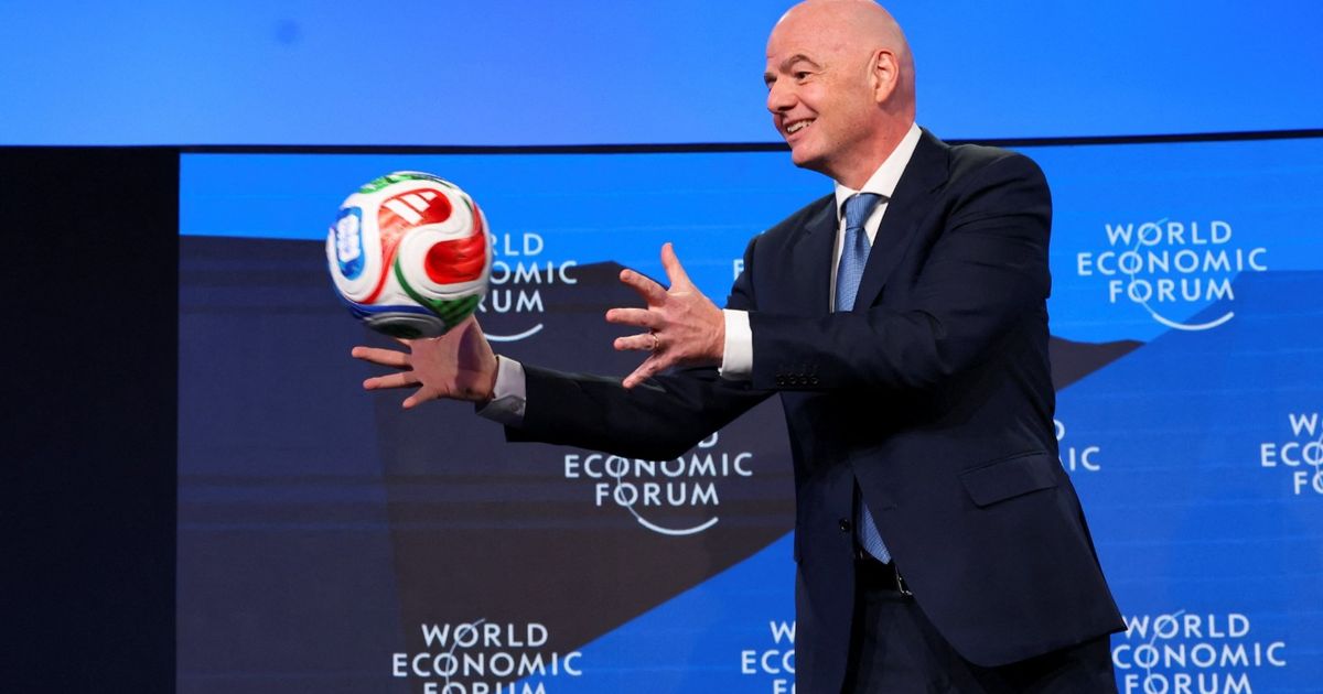 موقع الملاعب : إنفانتينو: 