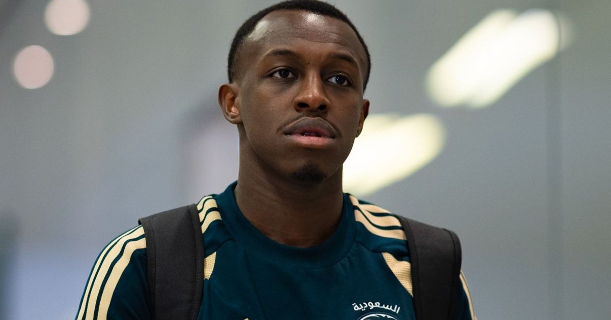 رينارد يبدأ بسعود عبد الحميد وسلمان الفرج.. تشكيلة السعودية لمواجهة مصر