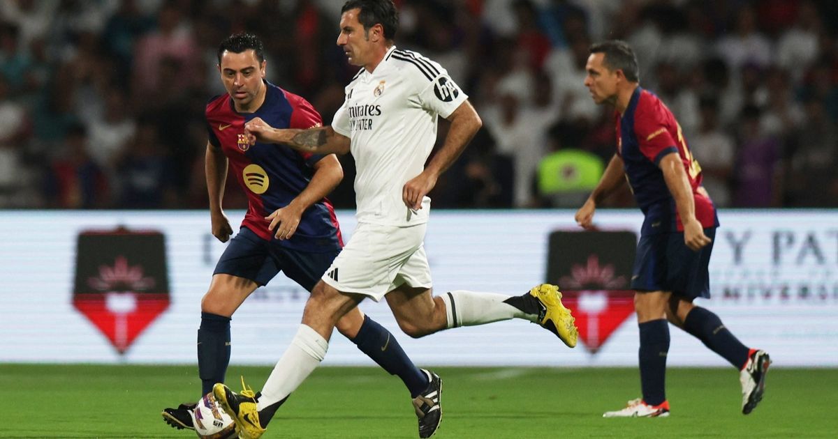 فيغو يختار لاعباً من برشلونة للانتقال إلى ريال مدريد.. والعكس