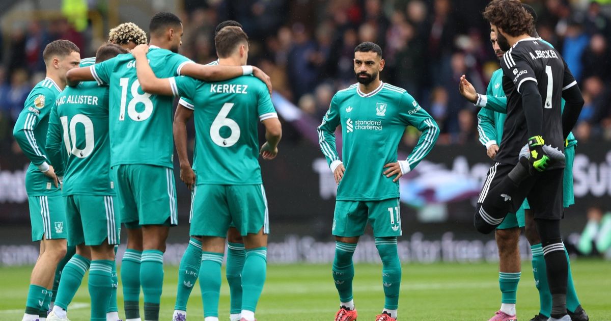 سلوت يسحب لاعب ليفربول بعد 37 دقيقة خوفاً من طرده أمام بيرنلي