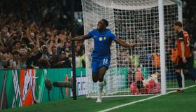 تشيلسي يتجاوز لوتون تاون بثنائية في كأس الرابطة الإنجليزية