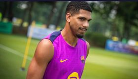 هل يرحل أراوخو عن برشلونة في الميركاتو؟ اللاعب يوضح الأمر