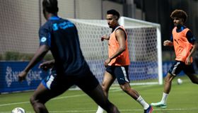 سالم الدوسري يعود لتدريبات الهلال ويقترب من الظهور أمام الاتحاد