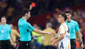 طرد 3 لاعبين من ريال مدريد في الكلاسيكو.. روديغر مهدد بعقوبة قاسية