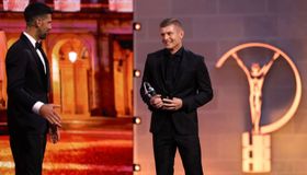 توني كروس يتسلم جائزة استثنائية في "حفل لوريوس" من دجوكوفيتش