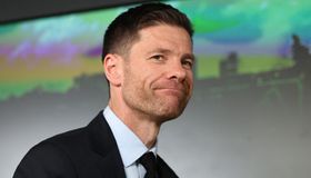 أولى قرارات تشابي بريال مدريد.. لا تغيير في الدفاع واجتماع مع فينيسيوس