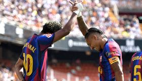 ثلاثي برشلونة الأفضل هجومياً منذ 68 عاماً