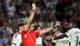 الكشف عن تسجيل الحكم مع غرفة VAR في واقعة طرد فينيسيوس