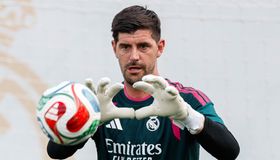 كورتوا معجب بصراحة مورينيو ويرفع التحدي في ريال مدريد قبل "موسم الألقاب"