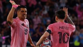 شاهد.. هدف نادر برأس ميسي ولدغة لويس سواريز ينقذان إنتر ميامي