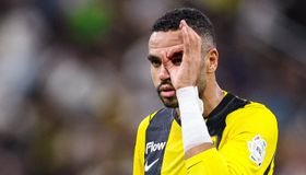 شاهد.. الاتحاد يبدأ الدوري السعودي بتعادل مع الخلود بعد "طرد وصفقة"