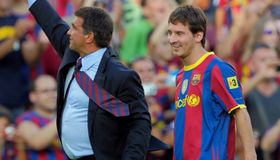 رئيس برشلونة الأسبق يفسر هجومه على ميسي: عتاب أب لا أندم عليه