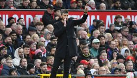 أسطورة يونايتد يطعن كاريك في الظهر ويُرشح سيميوني أو إنريكي