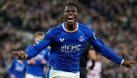 إيفرتون يدهس نيوكاسل ويصعد لمواجهة فليتوود في كأس الرابطة