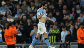 برناردو سيلفا يخطر إدارة مانشستر سيتي بقراره النهائي