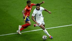 بيلينغهام يعادل رقم بيكهام مع إنجلترا بقميص ريال مدريد