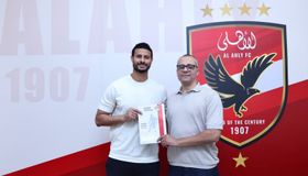 الأهلي يرد على حسام حسن بتمديد عقد محمد الشناوي لمدة عامين