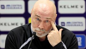 "ركن الباص".. مدرب البوسنة يريد استخدام سلاح مورينيو ضد إيطاليا