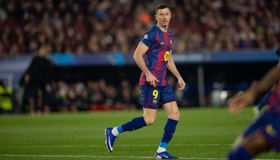 ليفاندوفسكي "يرفض" عرض برشلونة لتمديد عقده