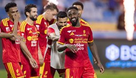 شاهد.. القادسية يعبر الفيصلي بثلاثية ويتمسك بسباق القمة في دوري روشن