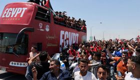 صلاح ومرموش خارج المشهد.. الآلاف يستقبلون منتخب مصر في استاد القاهرة
