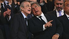فلورنتينو بيريز يقرر عدم حضور الكلاسيكو في ظل قطيعة ريال مدريد وبرشلونة