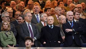 كابوس في "سانتياغو برنابيو": صافرات استهجان للاعبين ومطالبة فلورنتينو بالاستقالة