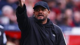 كومباني يصب غضبه على حكم مباراة بايرن وليفركوزن