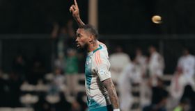 شاهد.. توني يتقدم للأهلي على الفيحاء في الشوط الأول