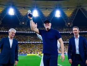 ماذا قال بلان عن مشاكل دفاع الاتحاد السعودي ومدة غياب بنزيما؟