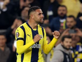 مورينيو يثير الجدل والنصيري يحرم مانشستر يونايتد من أول فوز