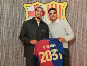 شقيق أراوخو يستفز جمهور برشلونة بعد السقوط أمام باريس سان جيرمان