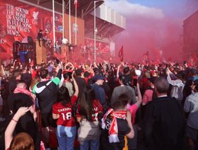 ليفربول يحتفل بلقب البريميرليغ أمام المشجعين لأول مرة منذ 35 عاماً