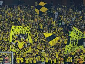 تغريم الاتحاد السعودي نتيجة سلوك جمهوره خلال مواجهة الهلال