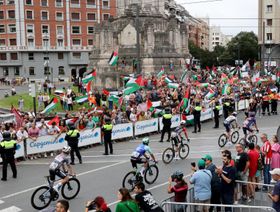 الاحتجاجات تضرب سباق إسبانيا للدراجات ومطالب باستبعاد فريق إسرائيلي