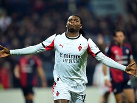 ميلان يدرس تحسين عقد لياو للتخلص من "صداع الإنجليز"