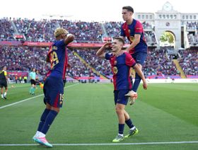 فليك تدخل لإخماد أزمة بين فيرمين وغافي في برشلونة