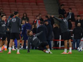 أتلتيكو مدريد يشكو أرسنال لـ"يويفا" نتيجة انقطاع الماء الساخن