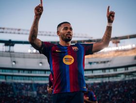 غابرييل جيسوس بعد هدفه: اللعب مع زملائي في برشلونة سهل جداً