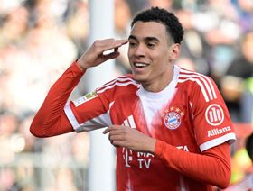 كومباني يحذر خصوم بايرن ميونيخ من عودة "الساحر" جمال موسيالا