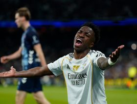 فينيسيوس يشتكي لتشابي ألونسو من زميله بريال مدريد: الوضع مستحيل