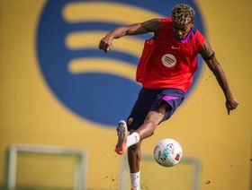 لامين يامال يقود تشكيلة برشلونة ضد إلتشي وكاسادو يعوض بيدري