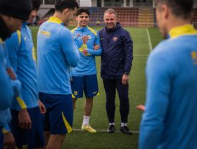 وجه جديد في تشكيلة برشلونة أمام إشبيلية ولامين يامال على مقاعد البدلاء