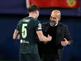 غوارديولا يشيد بثنائي مانشستر سيتي بعد الفوز على فياريال