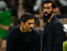 شاهد.. تشابي يهزم صديقه أربيلوا في انطلاقة قوية لتشيلسي بالدوري الإنجليزي