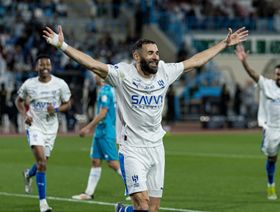 هل يدخل كريم بنزيما تاريخ الهلال بهاتريك جديد أمام الاتفاق؟