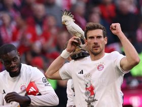 "ببغاء" يخطف الأضواء في احتفالات بايرن ميونيخ بالدوري الألماني