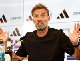 كلوب يبدأ عهده مع منتخب ألمانيا بالتهديد بالاستقالة.. لماذا؟