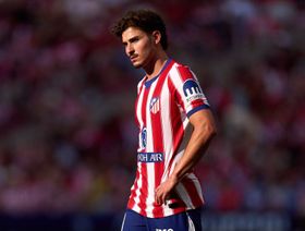 تقرير: أتلتيكو مدريد يعد ألفاريز "بتسهيل" رحيله بشرط واحد