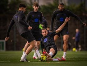 مفاجأة في تدريبات برشلونة لحل أزمة الإصابات